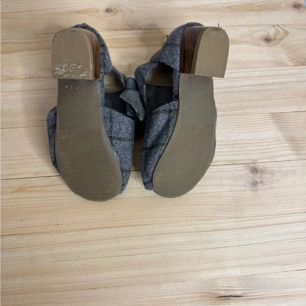 Joyfloie Sophie Gray Plaid Sophie Shoes. Great Condition. Size 10. HTF. Bow